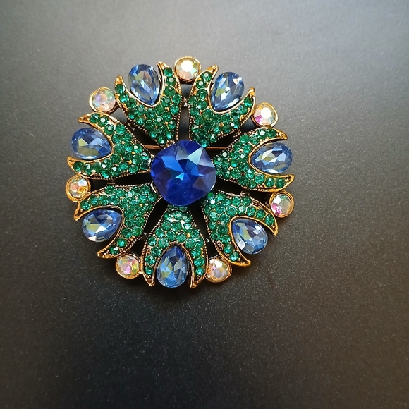 Kaleidoscope Brooch - Picture 2 of 6